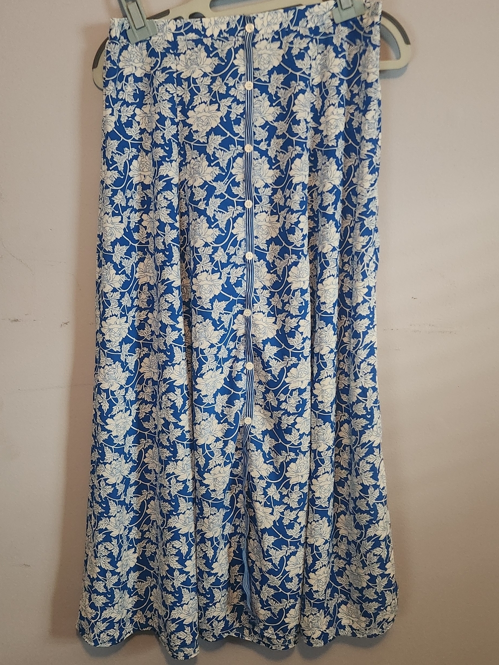 Max Studio Blue and White Floral Button-Front Maxi Skirt